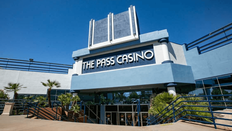 Best Sports Bars in HENDERSON - THE PASS - BANQUETTE