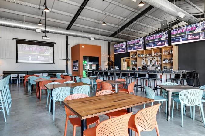 Best Sports Bars in Richmond - Parlay Bar and Lounge