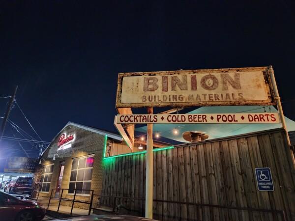 Best Sports Bars in Arlington - Binions Ice House