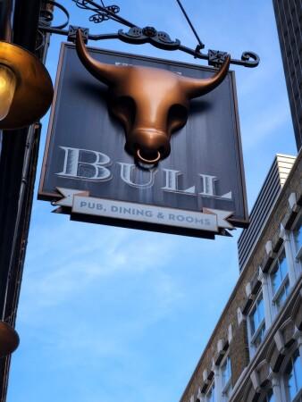 Best Sports Bars in London - The Bull & The Hide