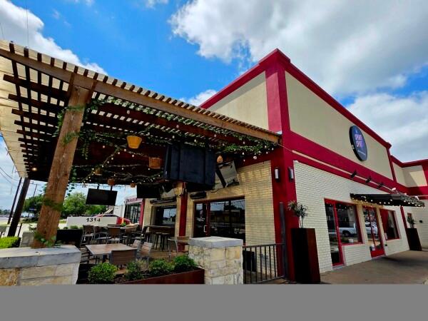 Best Sports Bars in Arlington - Sport spot bar and grill