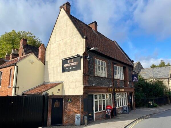 Best Sports Bars in Norwich - Mischief Tavern