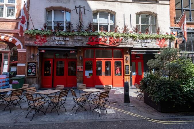 Best Sports Bars in London - Maple Leaf