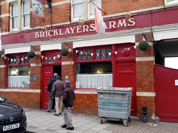 Best Sports Bars in Luton - Bricklayers Arms
