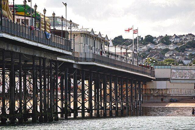 For a seaside matchday experience, check out Paignton’s Esplanade Road, where bars offer big screens, great drinks, and a laid-back vibe to enjoy the game.